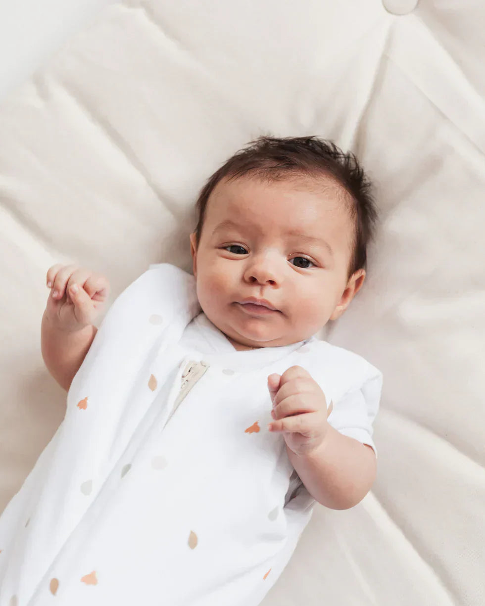 dziecko w śpiworku do spania