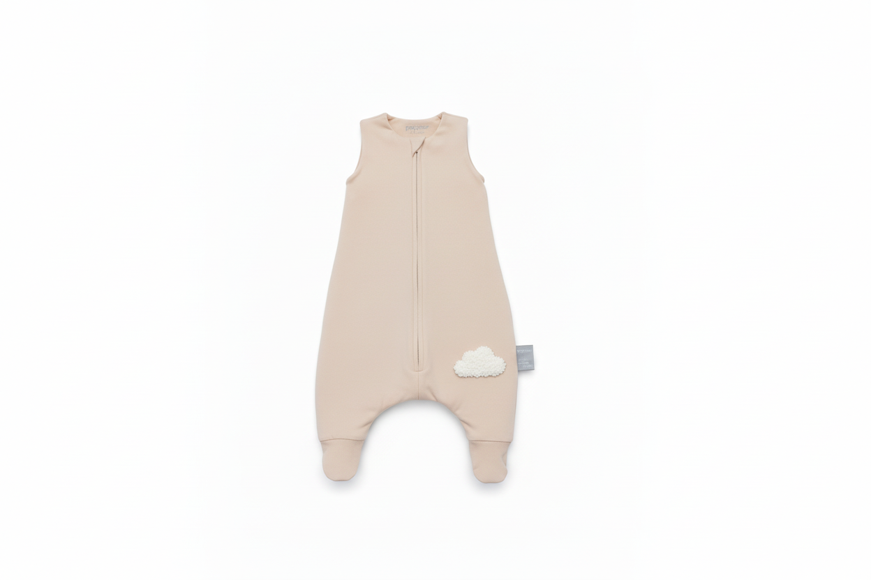 Śpiworek z nogawkami z bardzo małą aplikacją chmurki