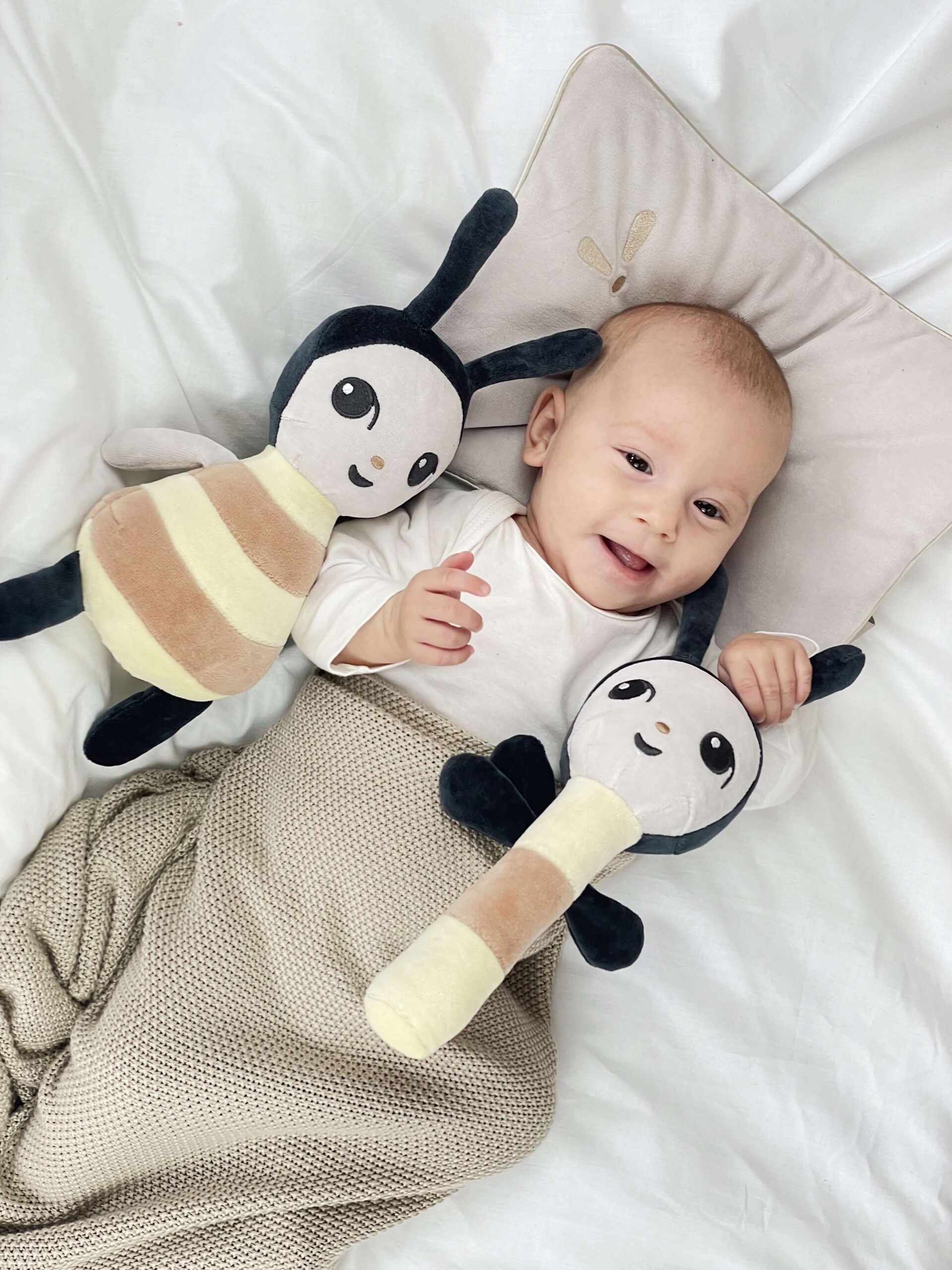 Poduszka welurowa do wózka różowa kolekcja SleepSweet