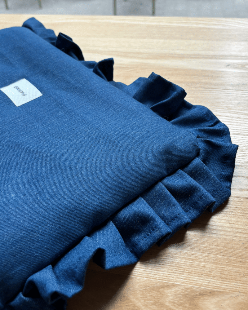 etui na laptopa jeansowe z falbaną piapimo